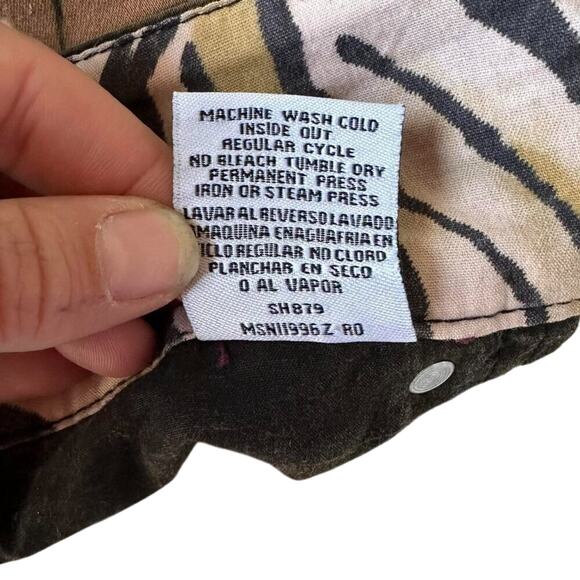 Womens Shorts Size 8 Tie Dye Reworked Indie Bold Vacation Summer Handcrafted Fun - Picture 8 of 8